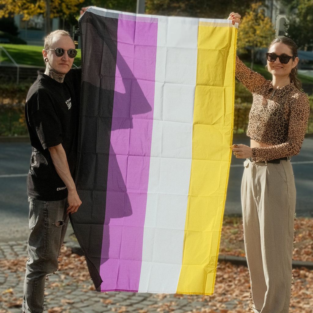 Nonbinary Pride Flagge – 90×150 cm Stofffahne mit Ösen für CSD & Festival
